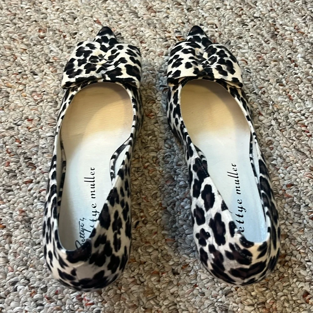 Bettye Muller Leopard Bow Heels Size 8